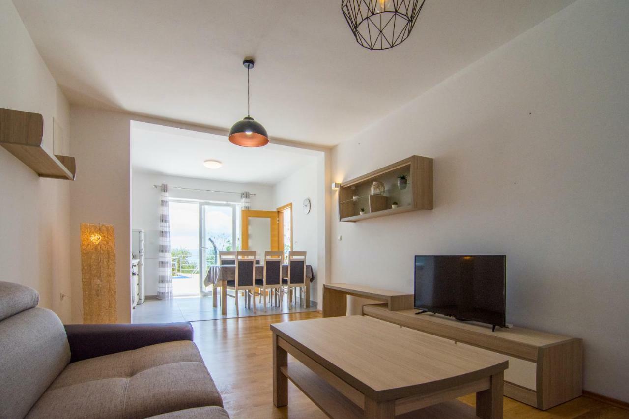 Apartman Nikola - Pool Side Bol