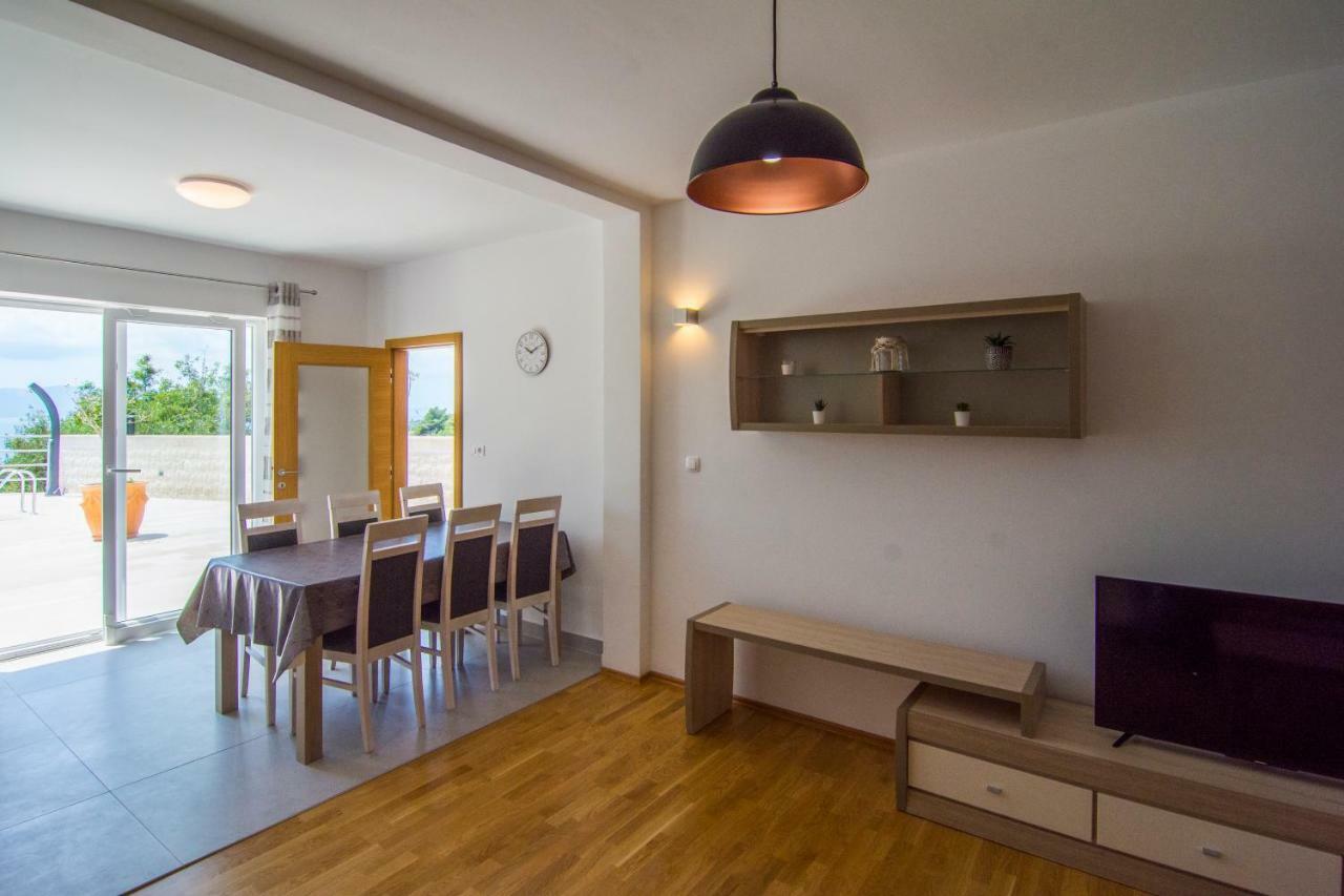 Nikola - Pool Side Apartman *