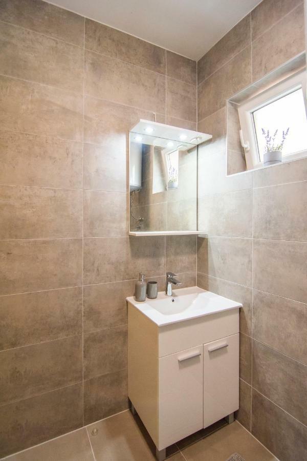 Apartman Nikola - Pool Side Bol