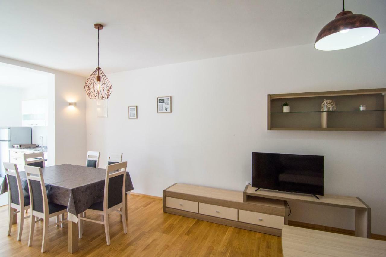 Apartman Nikola - Pool Side