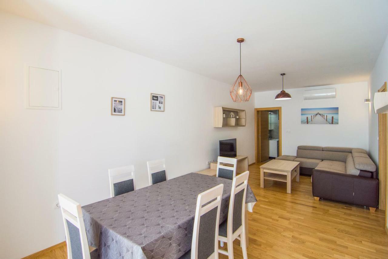 Apartman Nikola - Pool Side *
