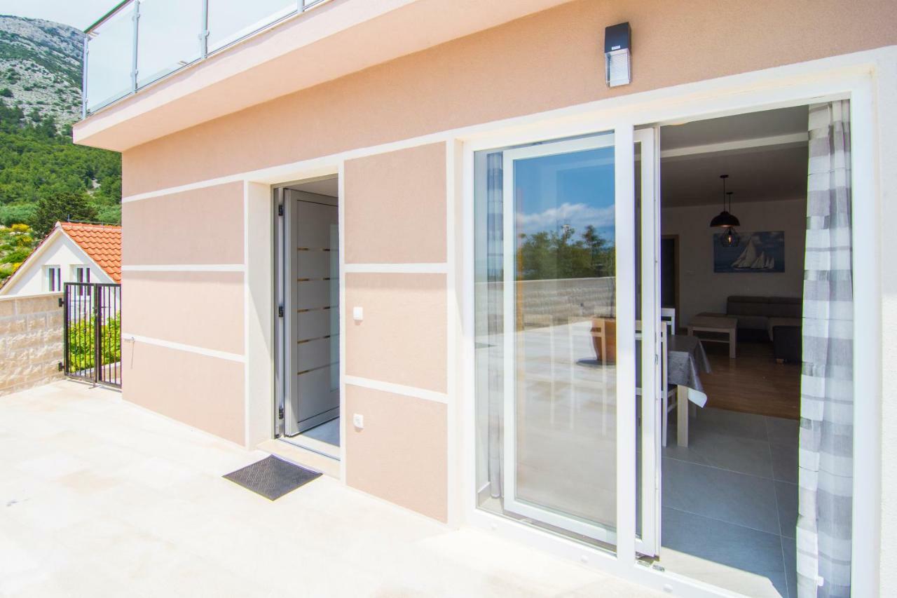 Apartman Nikola - Pool Side Bol